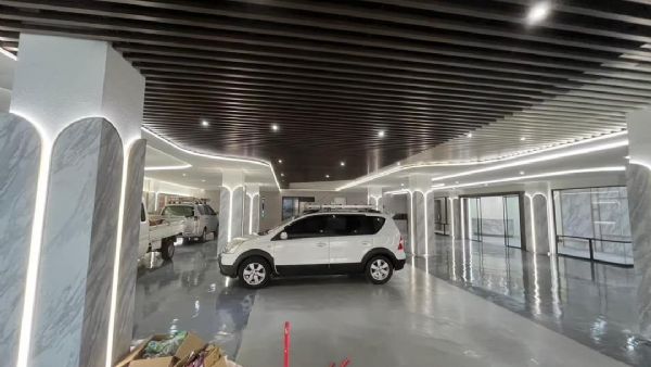 立信立天下一樓停車場